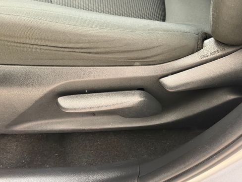 Used 2020 Toyota RAV4 LE FWD image 15