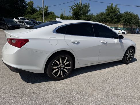 Used 2018 Chevrolet Malibu LT w/ Leather Package FWD image 7