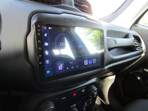 Used 2018 Jeep Renegade Altitude FWD image 34