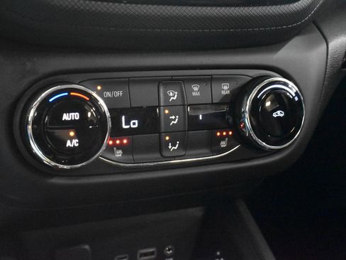 Used 2023 Chevrolet TrailBlazer LT w/ Convenience Package FWD image 20