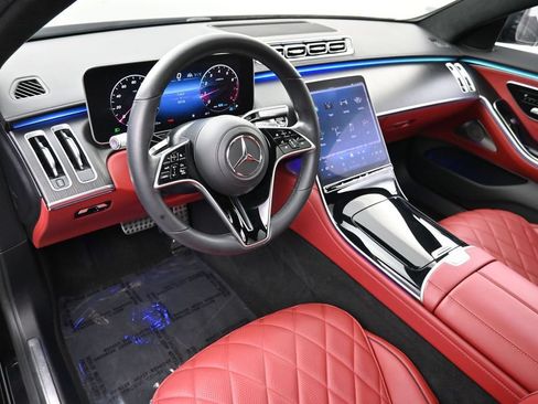 Used 2022 Mercedes-Benz S 500 4MATIC image 4