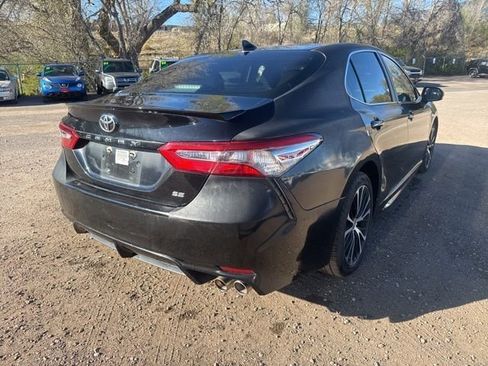 Used 2019 Toyota Camry SE image 5