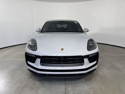 Certified 2025 Porsche Macan image 10
