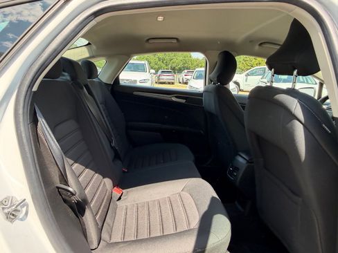 Used 2019 Ford Fusion SE FWD image 16