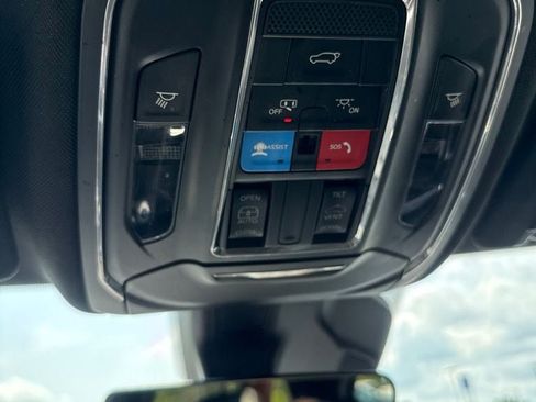 Used 2025 Jeep Grand Cherokee Altitude AWD/4WD image 21