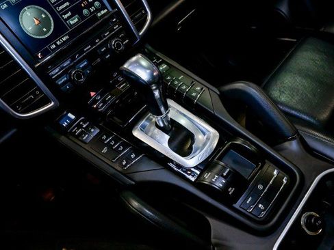Used 2016 Porsche Cayenne image 39