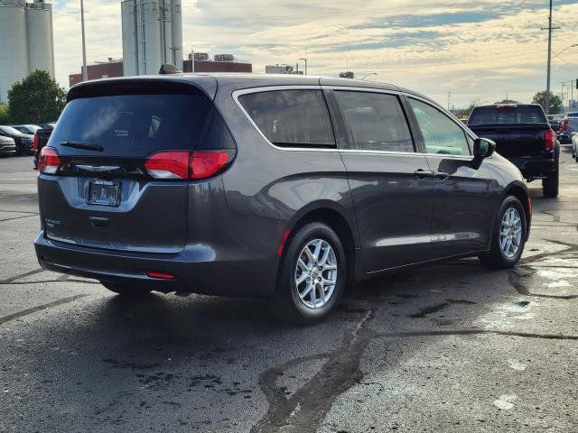 Used 2023 Chrysler Voyager LX FWD image 2