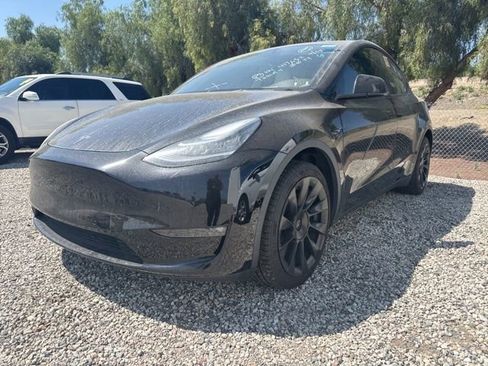Used 2022 Tesla Model Y Long Range AWD/4WD image 1