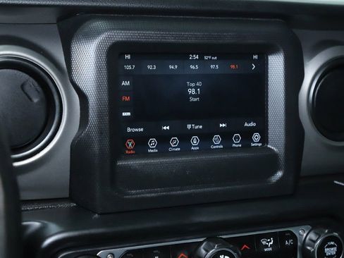 Used 2022 Jeep Wrangler Willys image 23