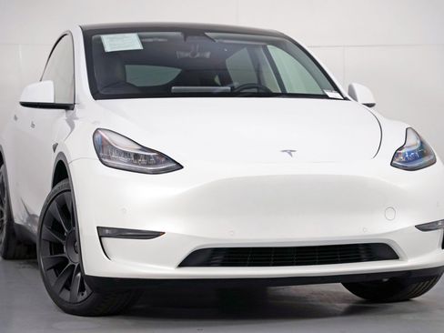 Used 2021 Tesla Model Y Long Range image 4