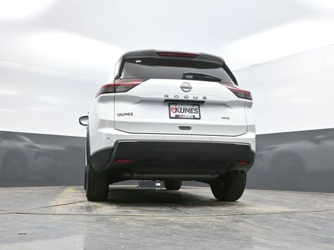 Used 2025 Nissan Rogue SV image 33