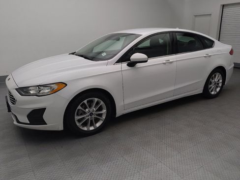 Used 2019 Ford Fusion SE FWD image 2