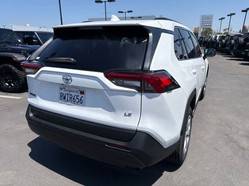 Used 2020 Toyota RAV4 LE FWD image 17
