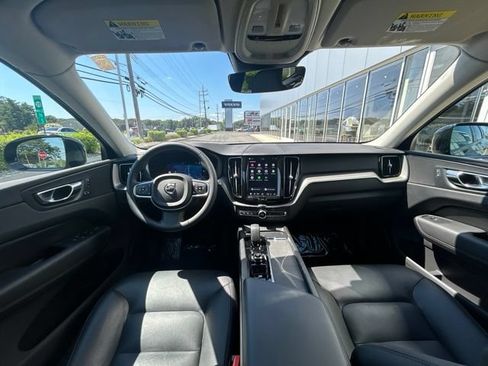 Used 2025 Volvo XC60 B5 Core w/ Protection Package Premier AWD/4WD image 18