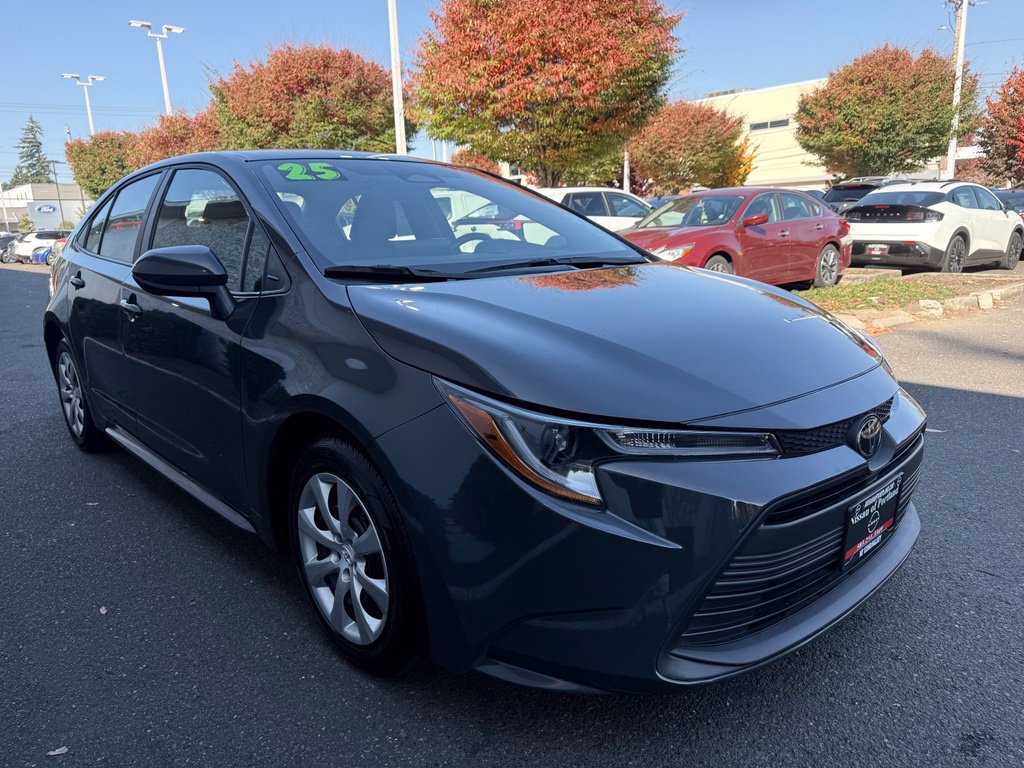 Used 2025 Toyota Corolla LE FWD image 4