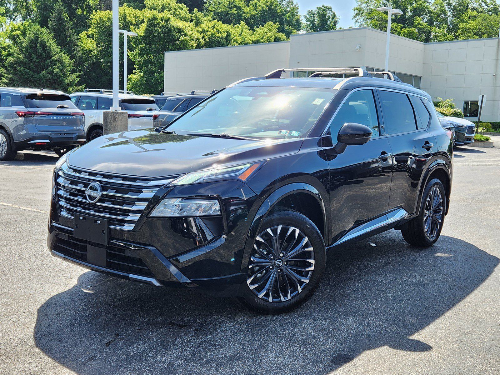 Used 2025 Nissan Rogue Platinum FWD image 1