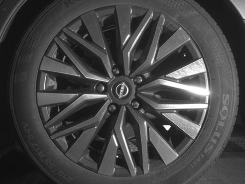 Used 2025 Nissan Altima 2.5 SV FWD image 14
