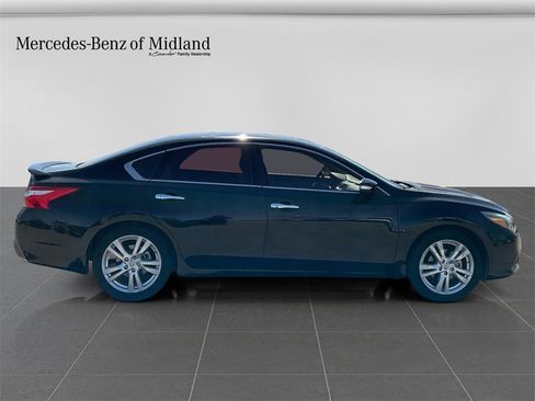Used 2017 Nissan Altima 3.5 SL w/ 3.5SL Technology Package image 8