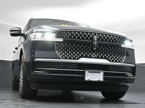Certified 2025 Lincoln Navigator Reserve AWD/4WD image 39