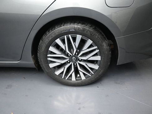 Used 2024 Nissan Altima 2.5 SV image 15