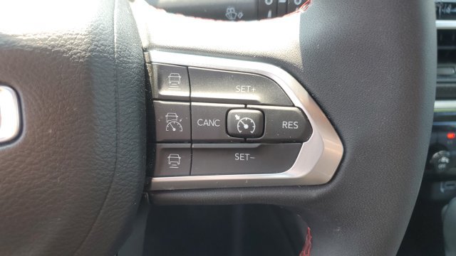 Used 2023 Jeep Compass Trailhawk w/ Trailhawk Convenience Group AWD/4WD image 10