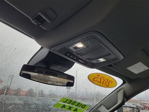 Used 2025 Chevrolet Silverado 2500 LT w/ Convenience Package image 30