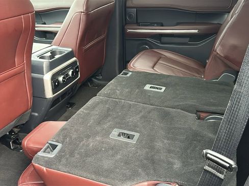 Used 2024 Ford Expedition Limited image 11