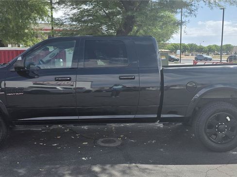 Used 2015 RAM 2500 Laramie w/ Black Appearance Group AWD/4WD image 8