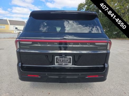 New 2026 Lincoln Navigator Reserve image 4