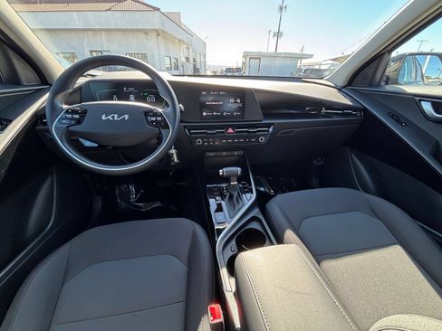 Used 2026 Kia Niro LX FWD image 32