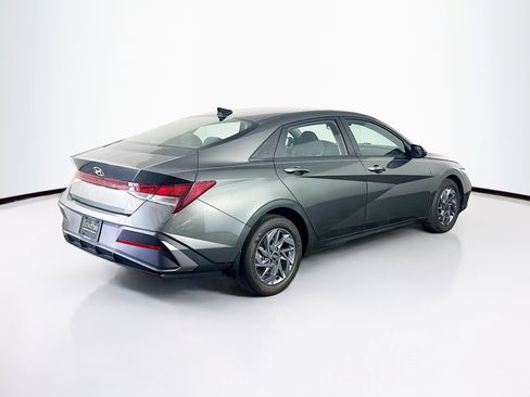 Used 2024 Hyundai Elantra SEL image 9