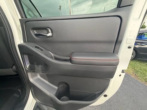 Used 2025 Nissan Frontier PRO-4X AWD/4WD image 16
