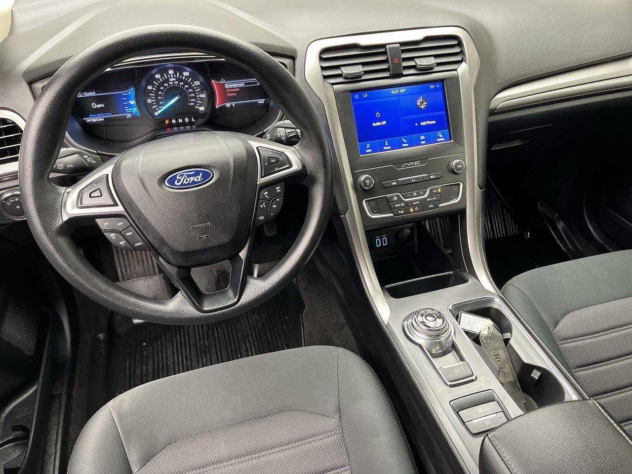 Used 2020 Ford Fusion SE FWD image 13