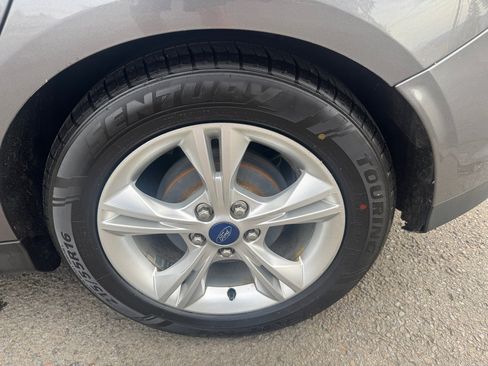 Used 2014 Ford Focus SE w/ SE Winter Package image 29