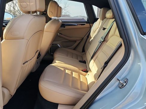 Certified 2024 Porsche Macan GTS image 9