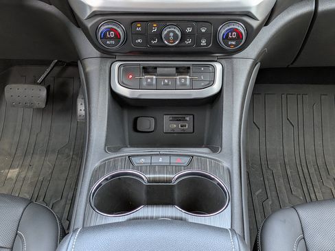 Certified 2023 GMC Acadia SLT w/ LPO, Floor Liner Package FWD image 18