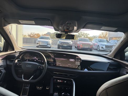 New 2025 Audi SQ5 Premium Plus image 18