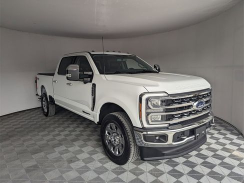 Used 2024 Ford F250 Lariat w/ Chrome Package image 2