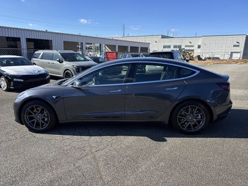Used 2018 Tesla Model 3 Long Range image 4