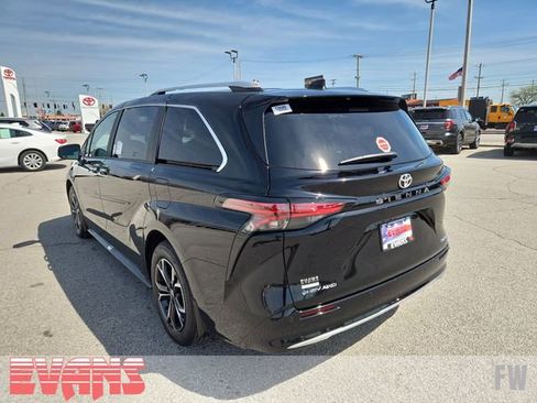 New 2026 Toyota Sienna Platinum image 28