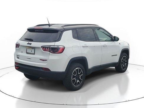 Used 2025 Jeep Compass Trailhawk AWD/4WD image 4