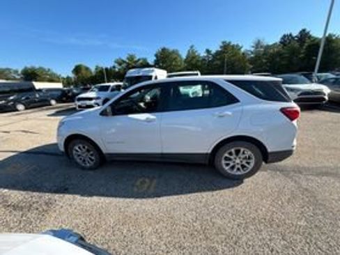 Used 2021 Chevrolet Equinox LS AWD/4WD image 3