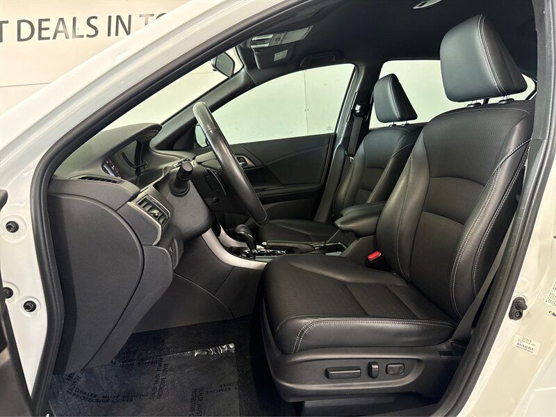 Used 2017 Honda Accord Sport image 9