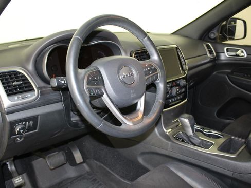 Used 2019 Jeep Grand Cherokee Altitude image 4