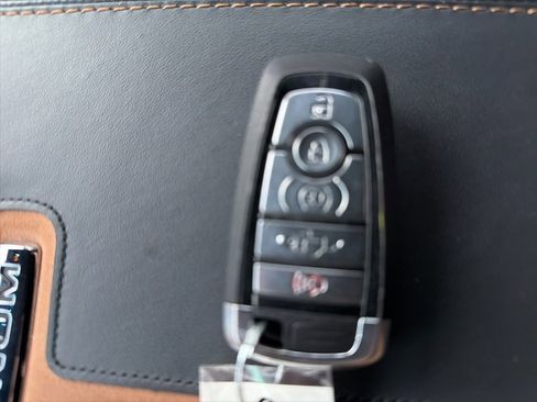 Used 2024 Ford F250 Platinum w/ FX4 Off-Road Package image 32