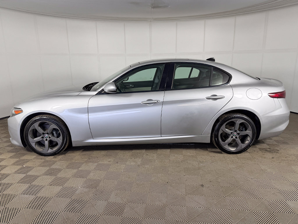 Used 2018 Alfa Romeo Giulia AWD image 13