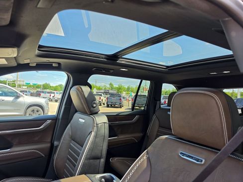 New 2026 GMC Acadia Denali Ultimate w/ LPO, Floor Liner Package AWD/4WD image 9