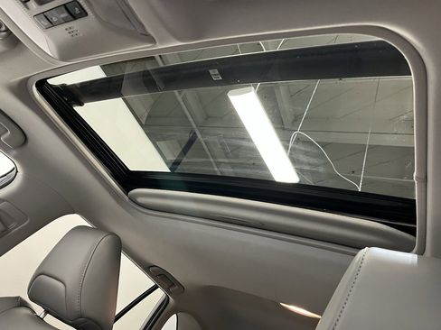 Used 2021 Toyota RAV4 XLE Premium image 10