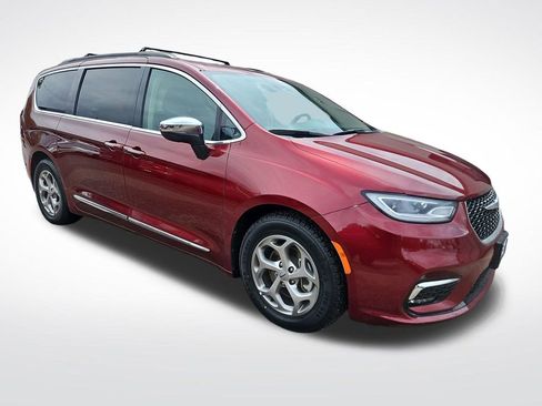 Used 2023 Chrysler Pacifica Limited FWD image 7