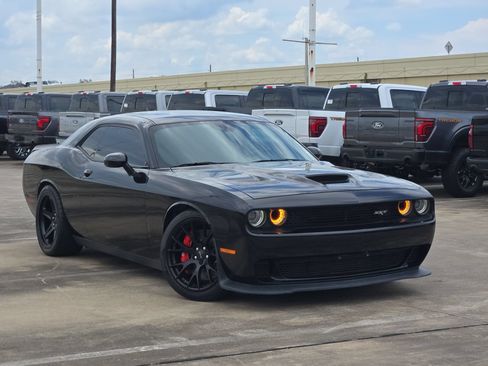 Used 2016 Dodge Challenger SRT Hellcat RWD image 1